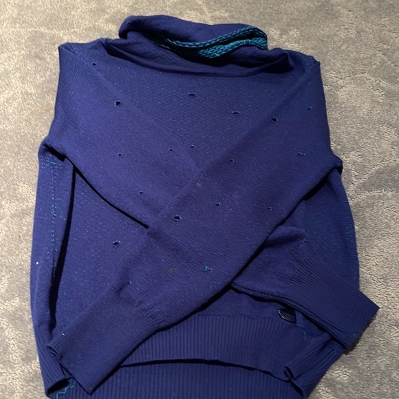 Val Max Girls Turtleneck! - Picture 2 of 5